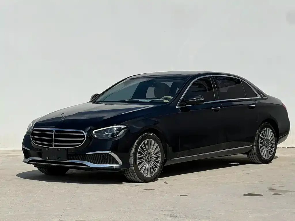 Mercedes-Benz E-Class — фото 1
