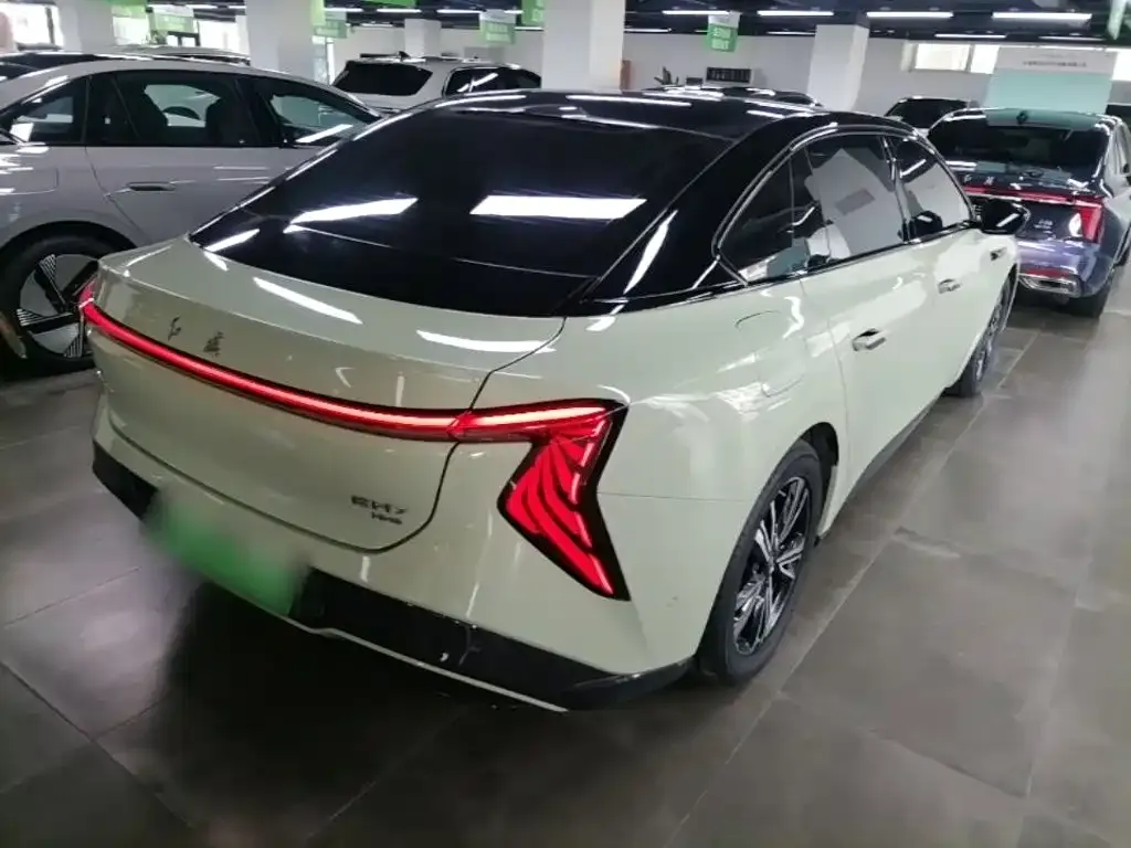 Hongqi EH7 — фото 10