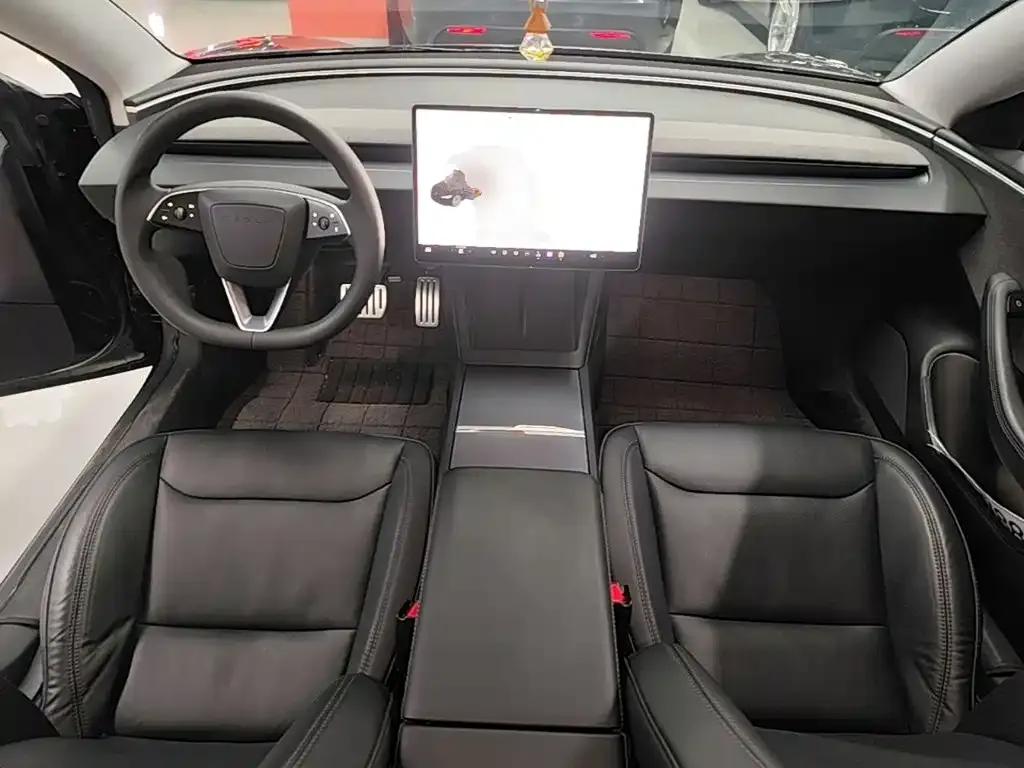 Tesla Model 3 — фото 9