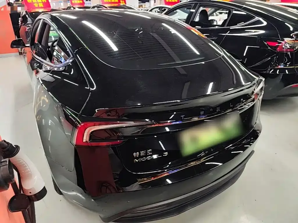Tesla Model 3 — фото 10