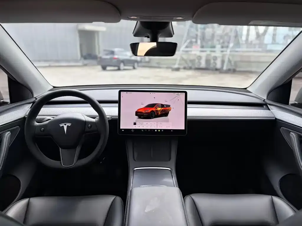 Tesla Model Y — фото 4