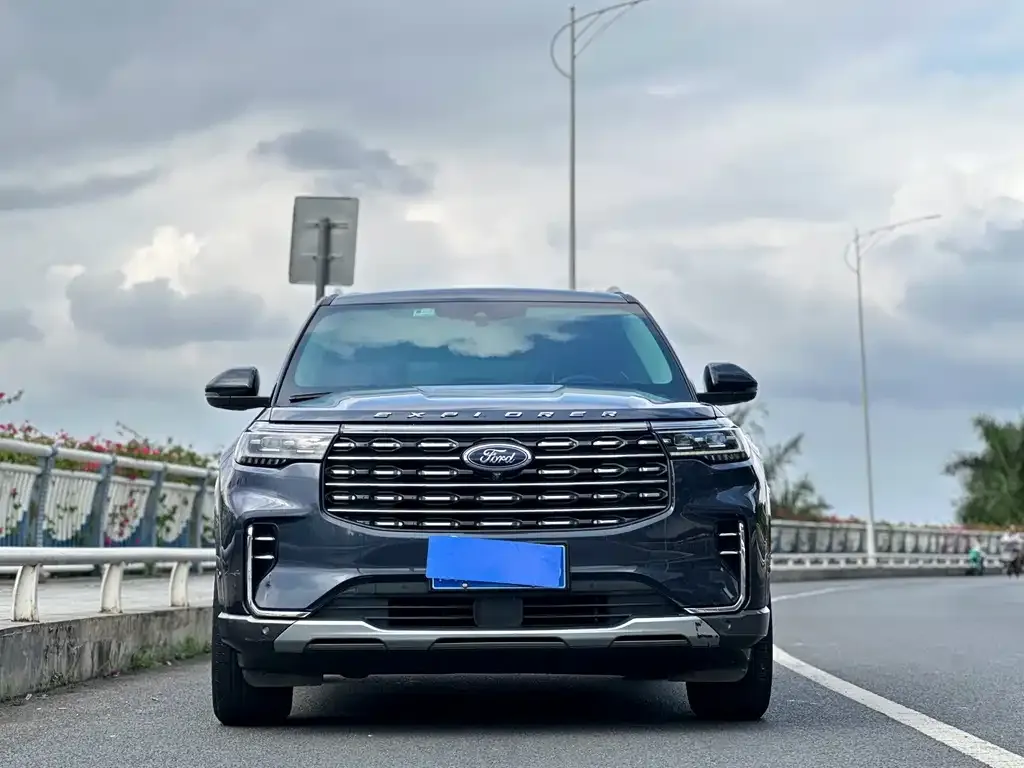 Ford Explorer — фото 7