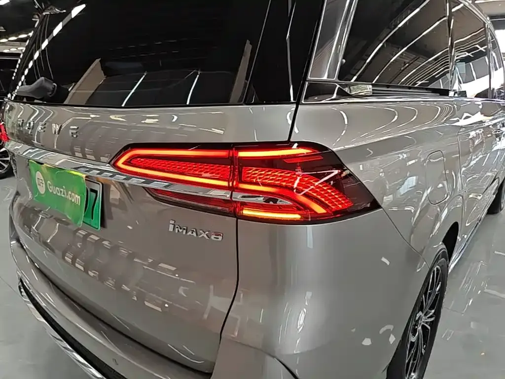 Roewe iMAX8 New Energy — фото 3
