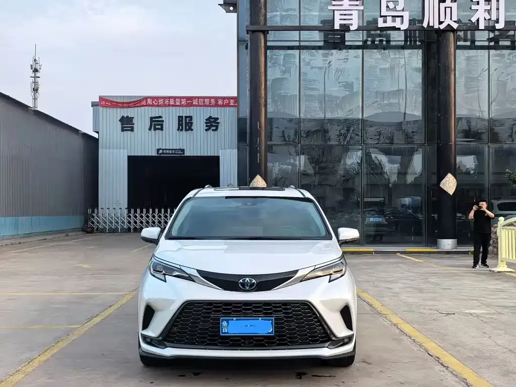 Toyota Granvia — фото 8
