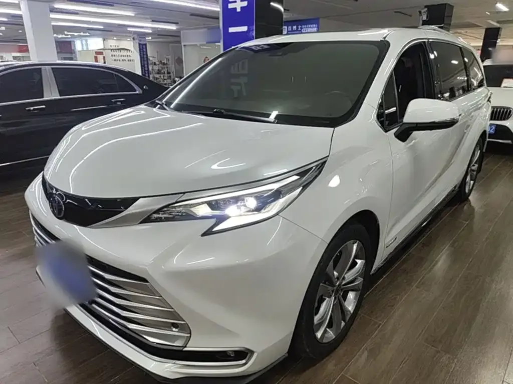 Toyota Sienna — фото 8