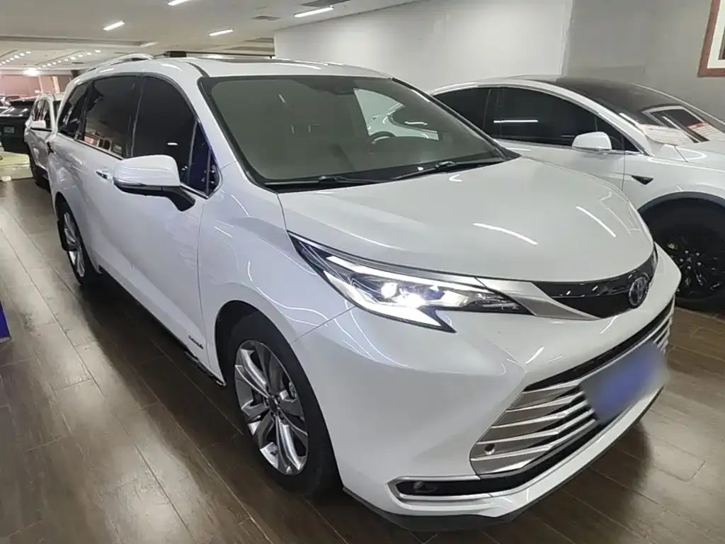 Toyota Sienna — фото 3