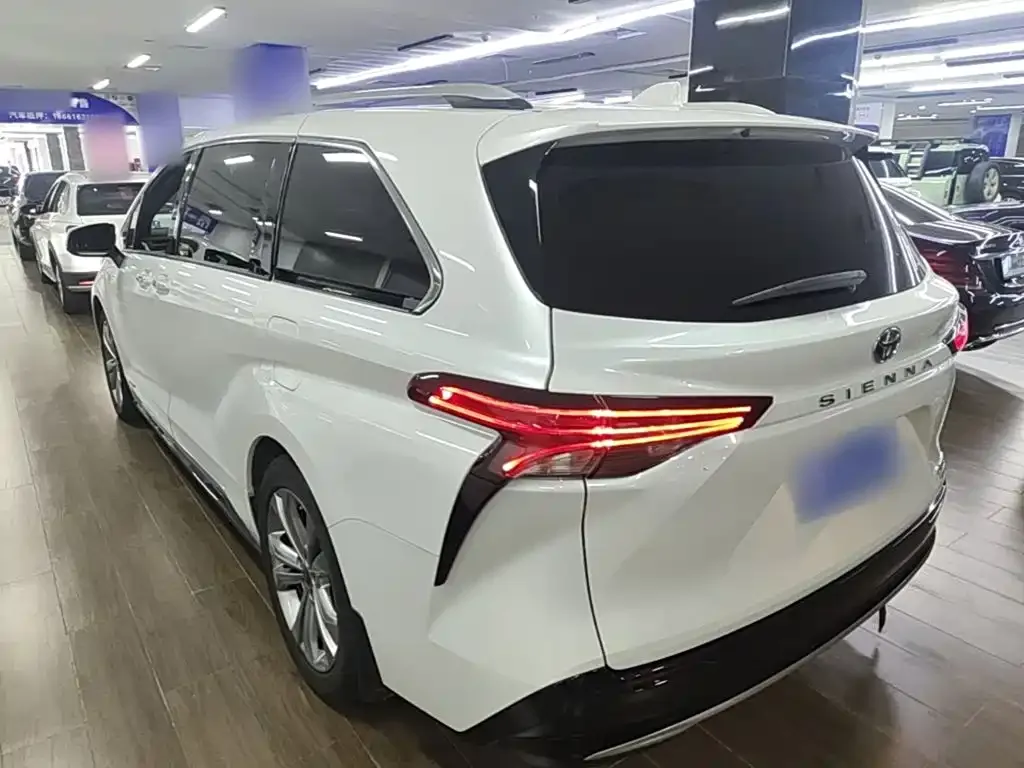 Toyota Sienna — фото 7