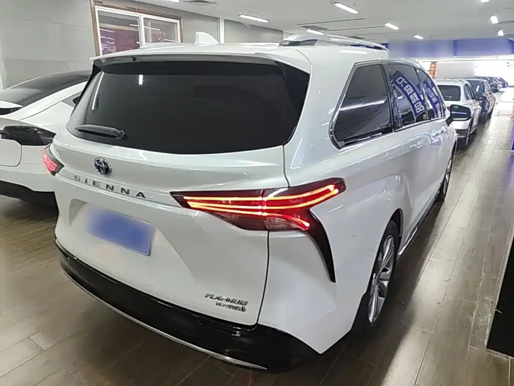 Toyota Sienna — фото 4