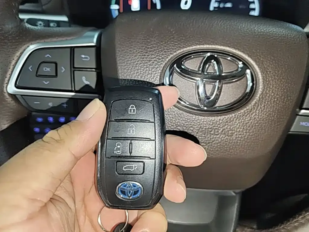 Toyota Sienna — фото 5