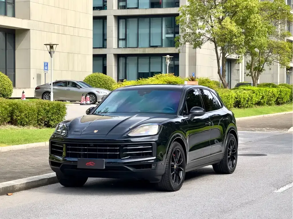 Porsche Cayenne — фото 1