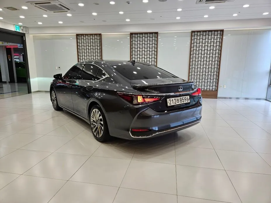 Lexus ES 2025 из KR, фото 2