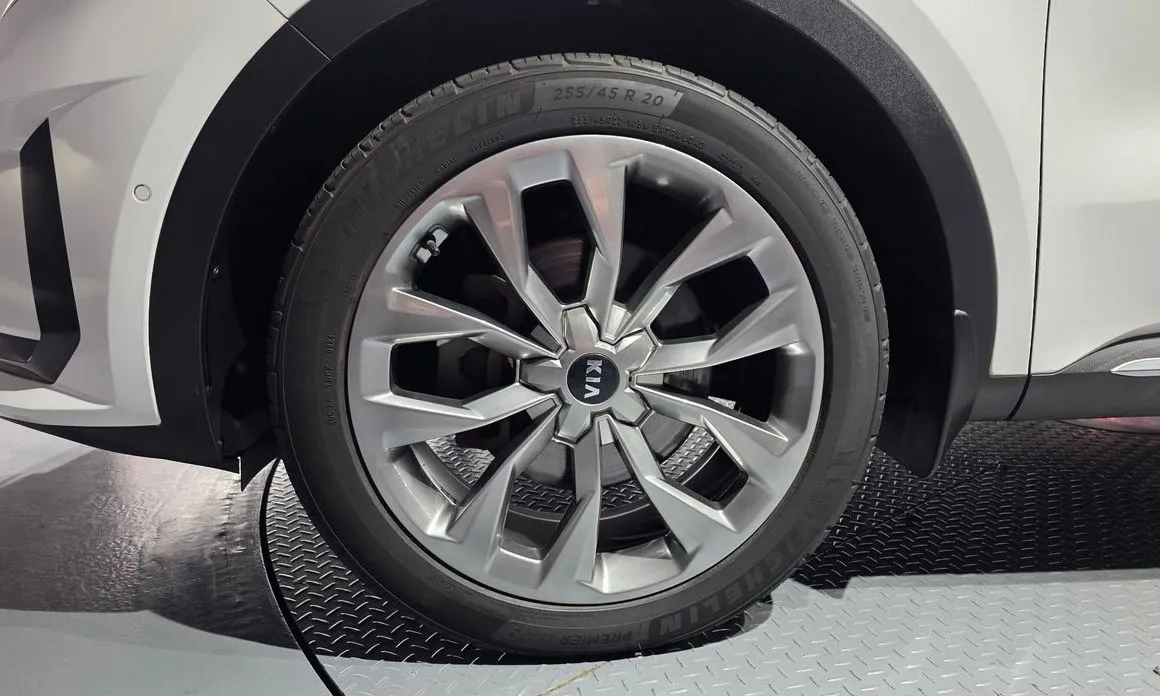 Kia Sorento — фото 7