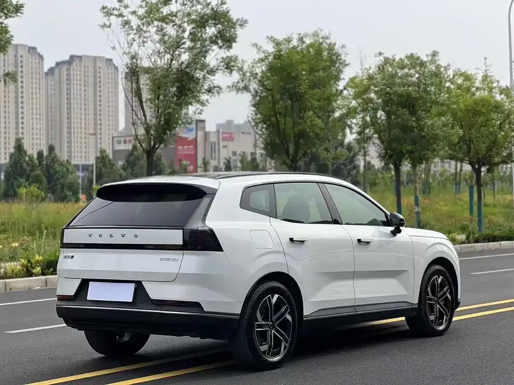 Volvo XC70 Plug-in Hybrid 2025 из CN, фото 4