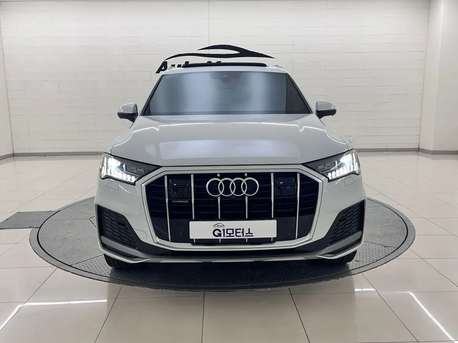 Audi Q7 — фото 1