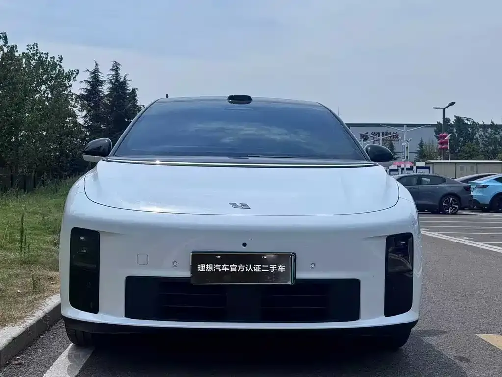 Li Auto i6 — фото 4