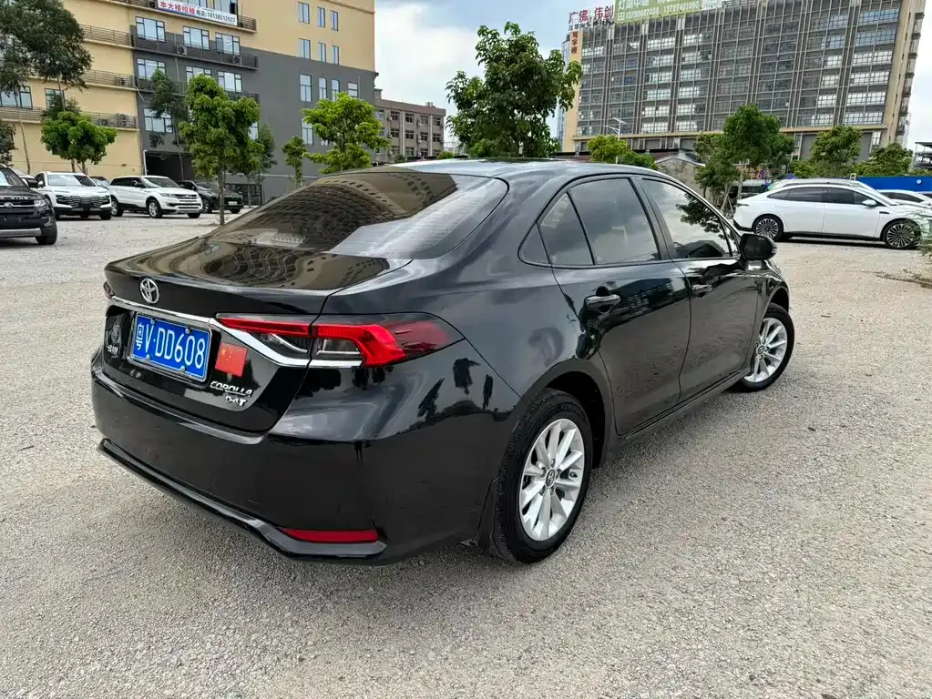 Toyota Corolla — фото 5