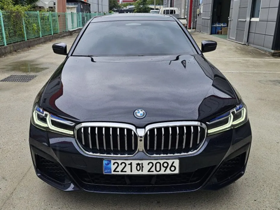 BMW 5-Series — фото 1