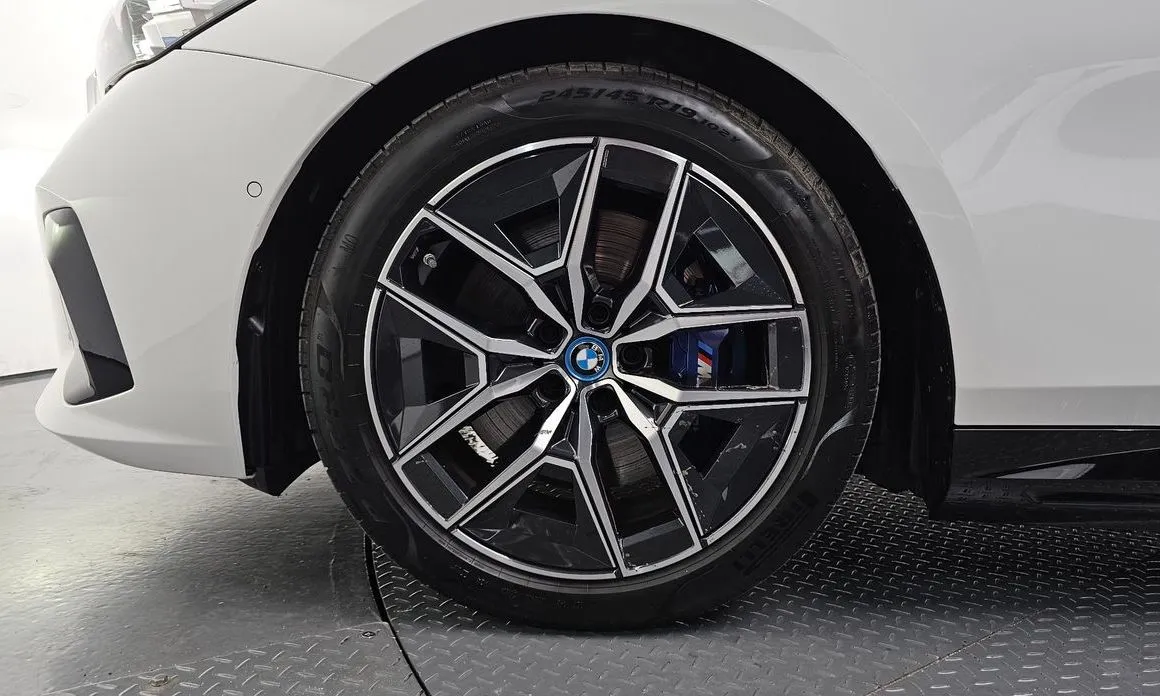 BMW i5 — фото 6