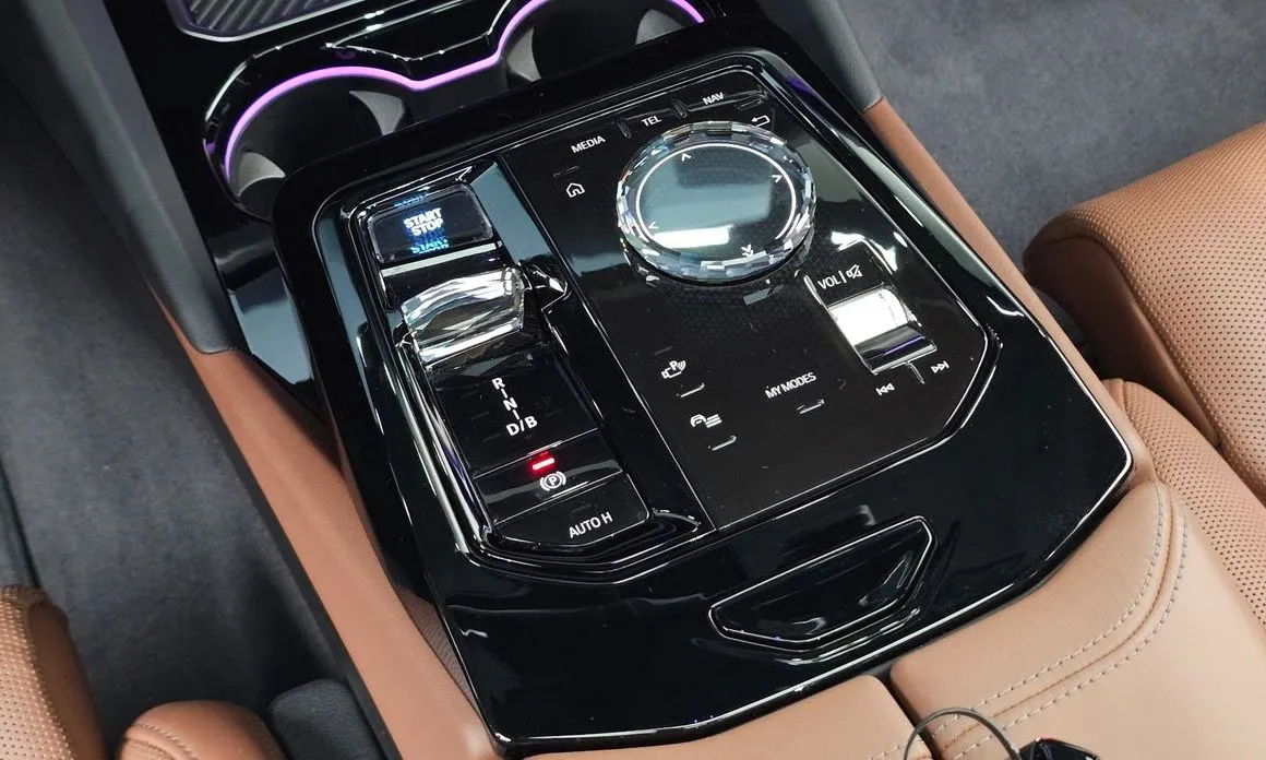 BMW i5 — фото 9