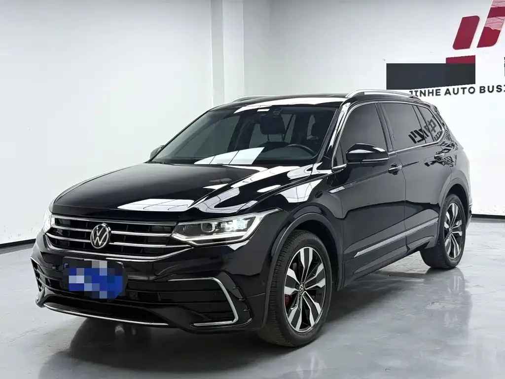Volkswagen Tiguan L — фото 1