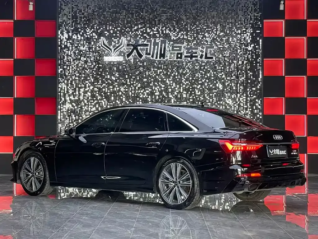 Audi A6L — фото 9