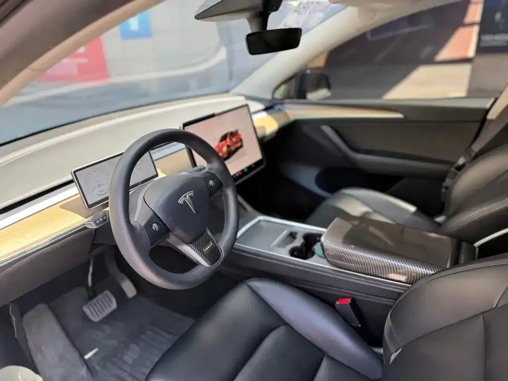 Tesla Model Y — фото 9