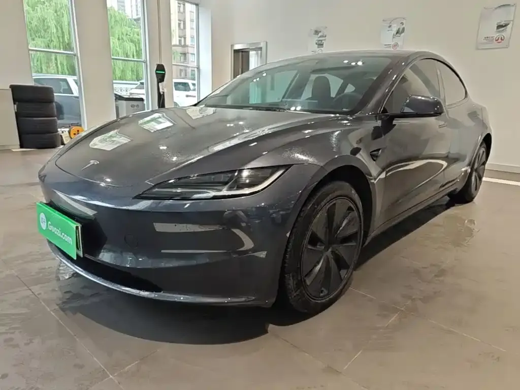 Tesla Model 3 — фото 1