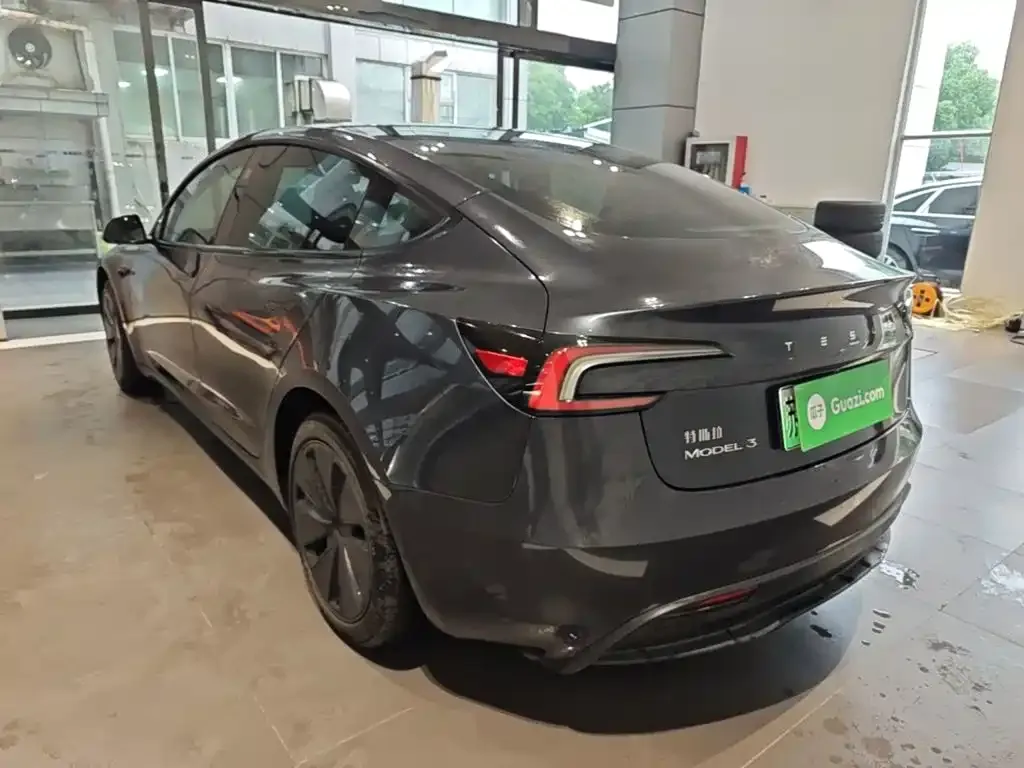 Tesla Model 3 — фото 4