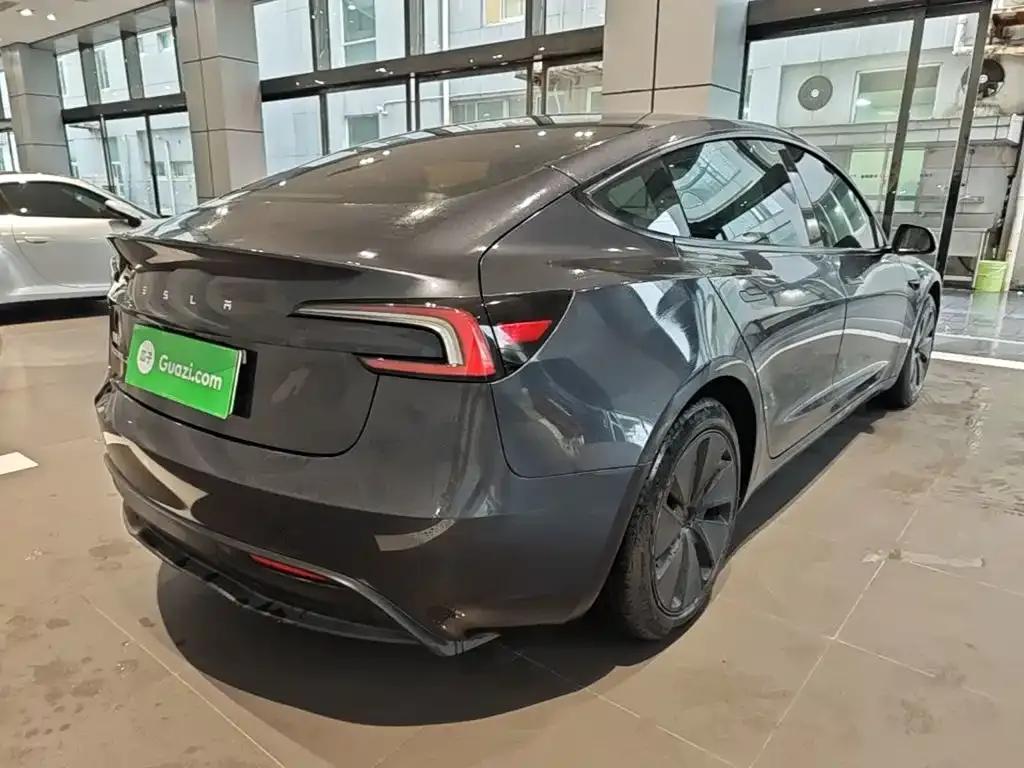 Tesla Model 3 — фото 7