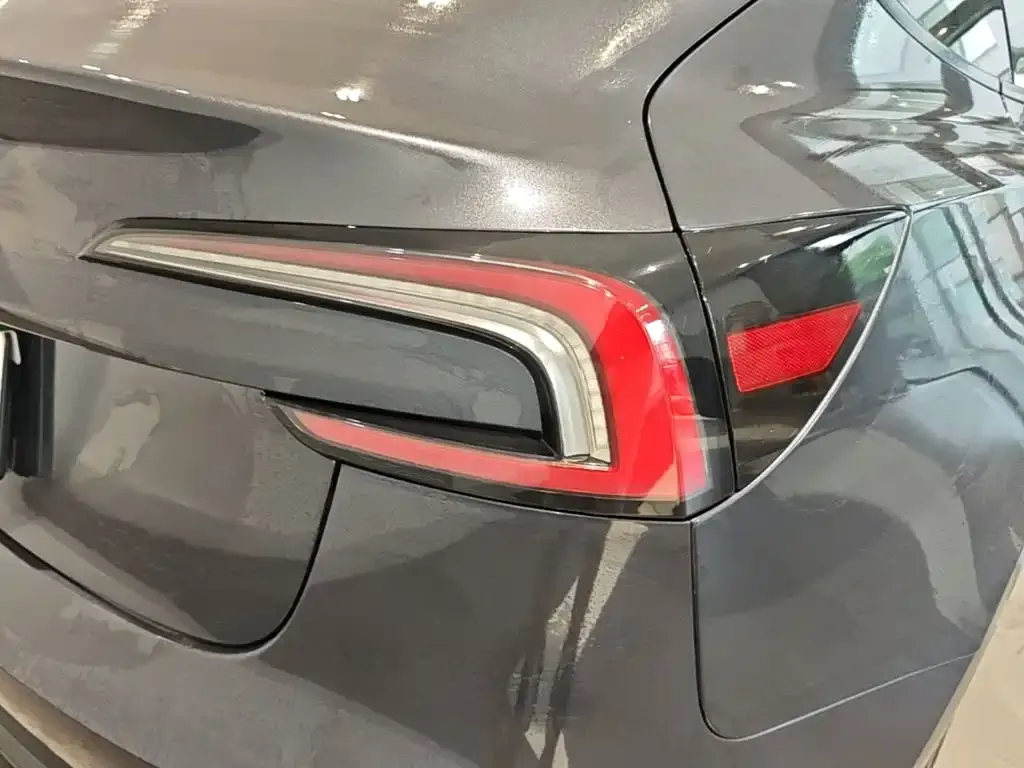Tesla Model 3 — фото 6