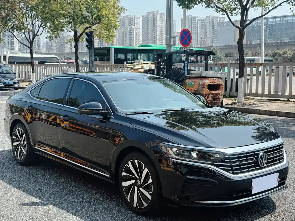 Volkswagen Passat — фото 1