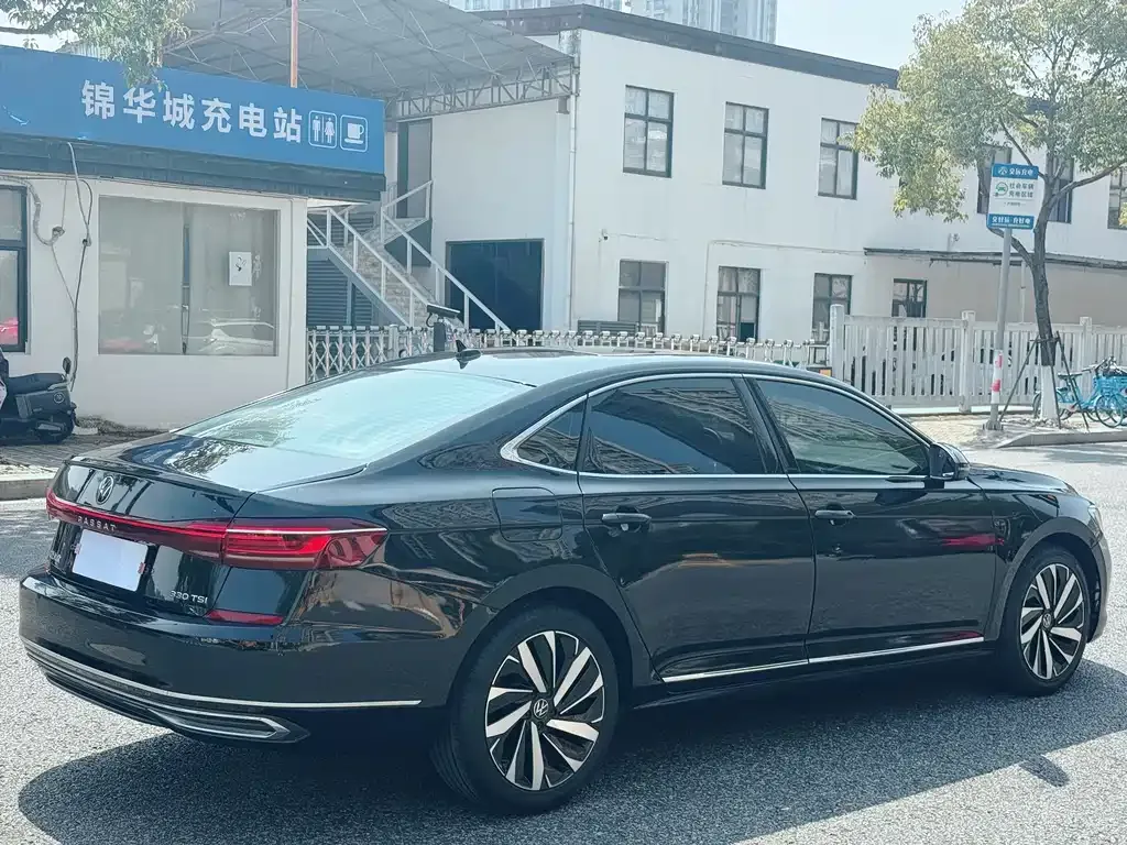 Volkswagen Passat — фото 7