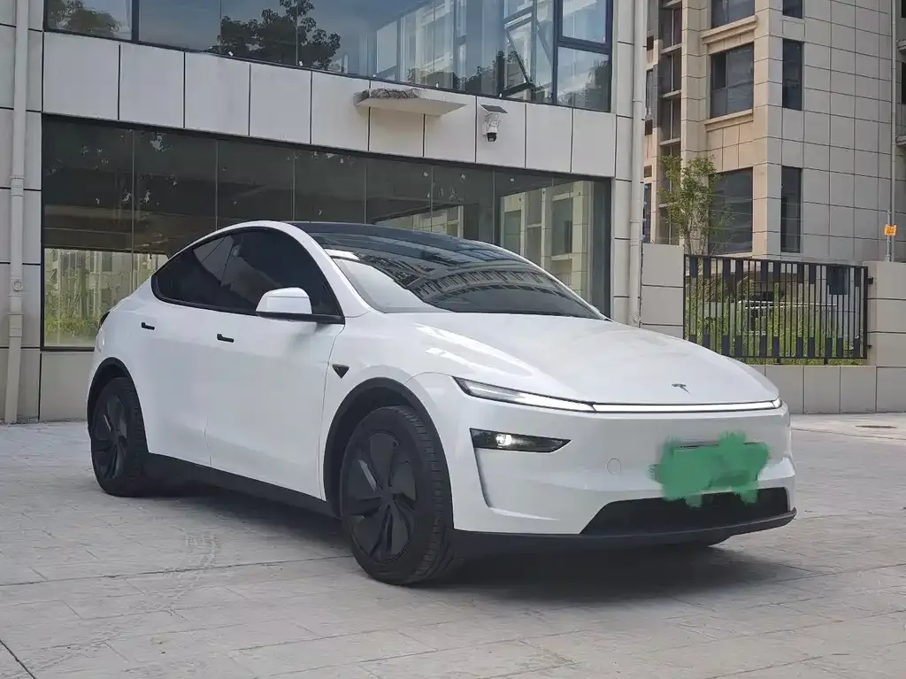 Tesla Model Y — фото 9