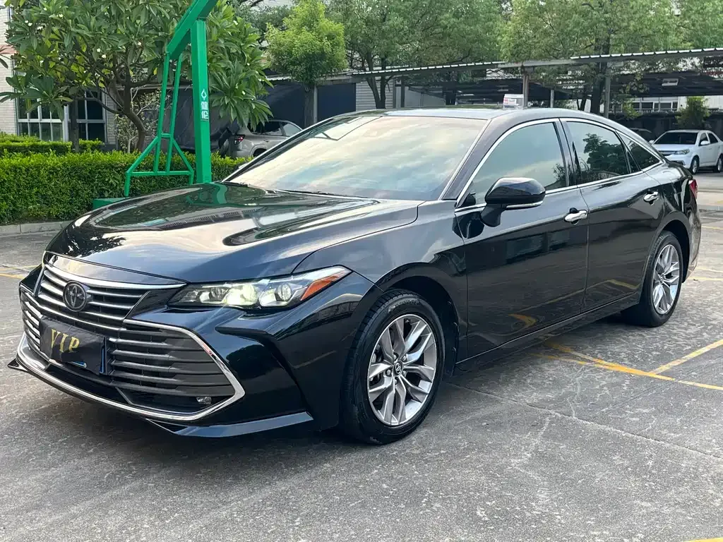 Toyota Avalon — фото 1