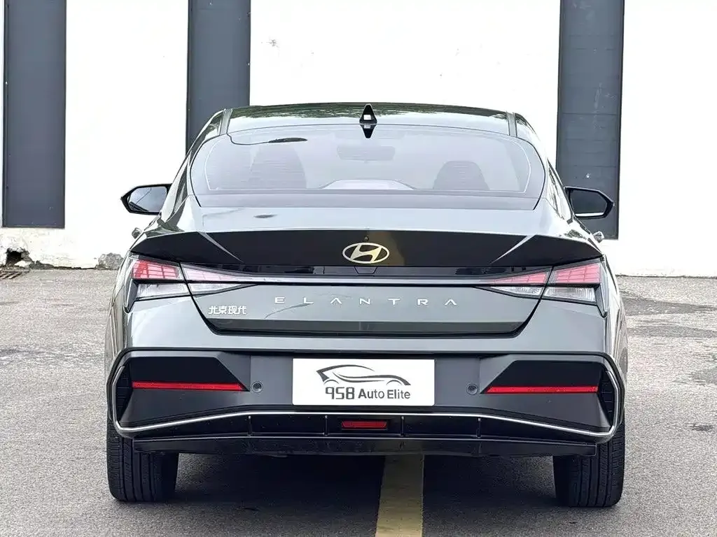 Hyundai Elantra — фото 2