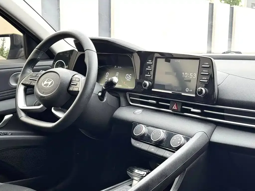 Hyundai Elantra — фото 8