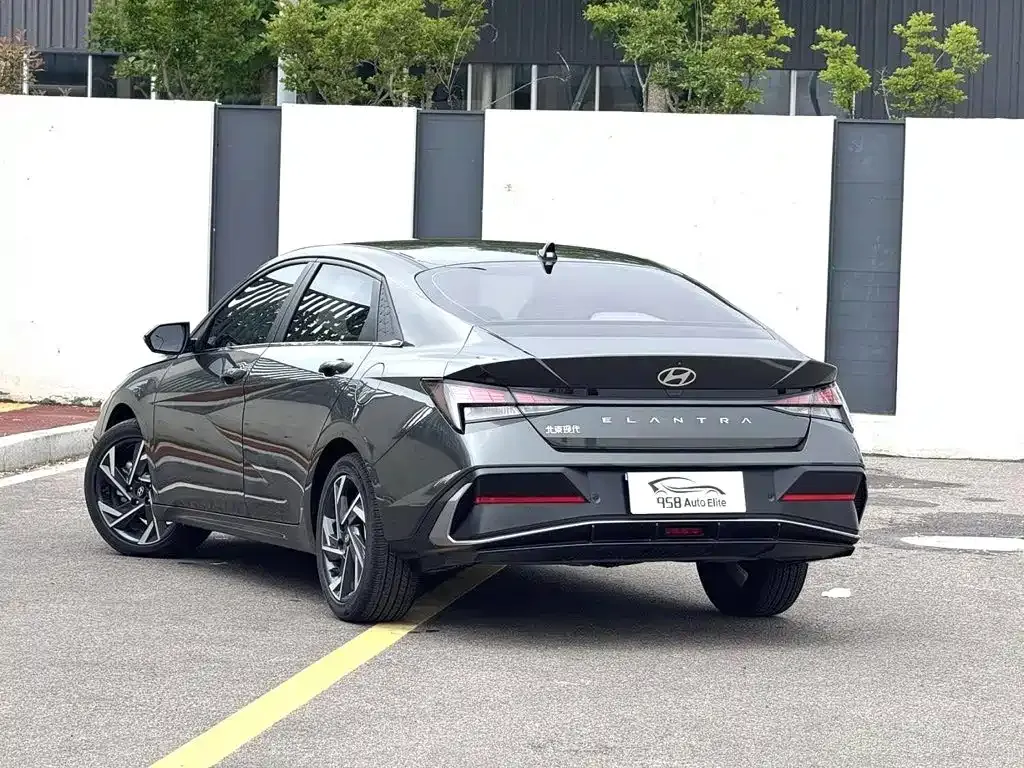 Hyundai Elantra — фото 10
