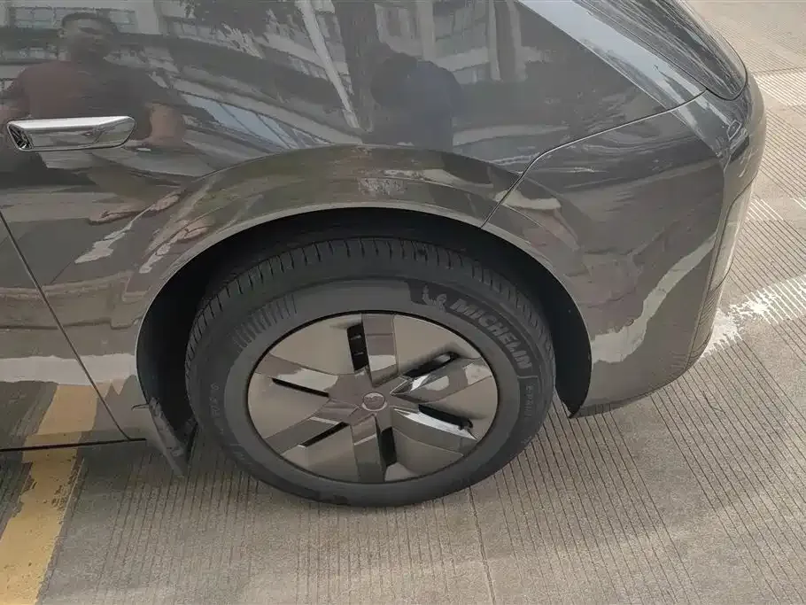 Li Auto MEGA — фото 7