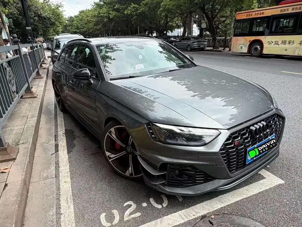 Audi RS 4 — фото 6