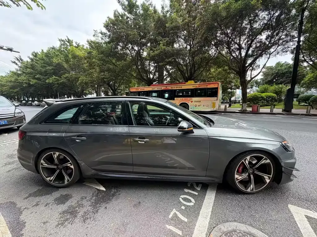 Audi RS 4 — фото 4
