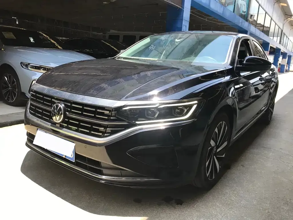 Volkswagen Passat — фото 1