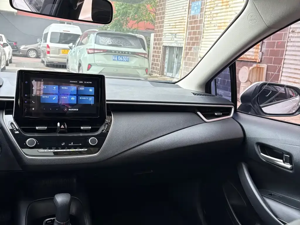 Toyota Corolla — фото 4