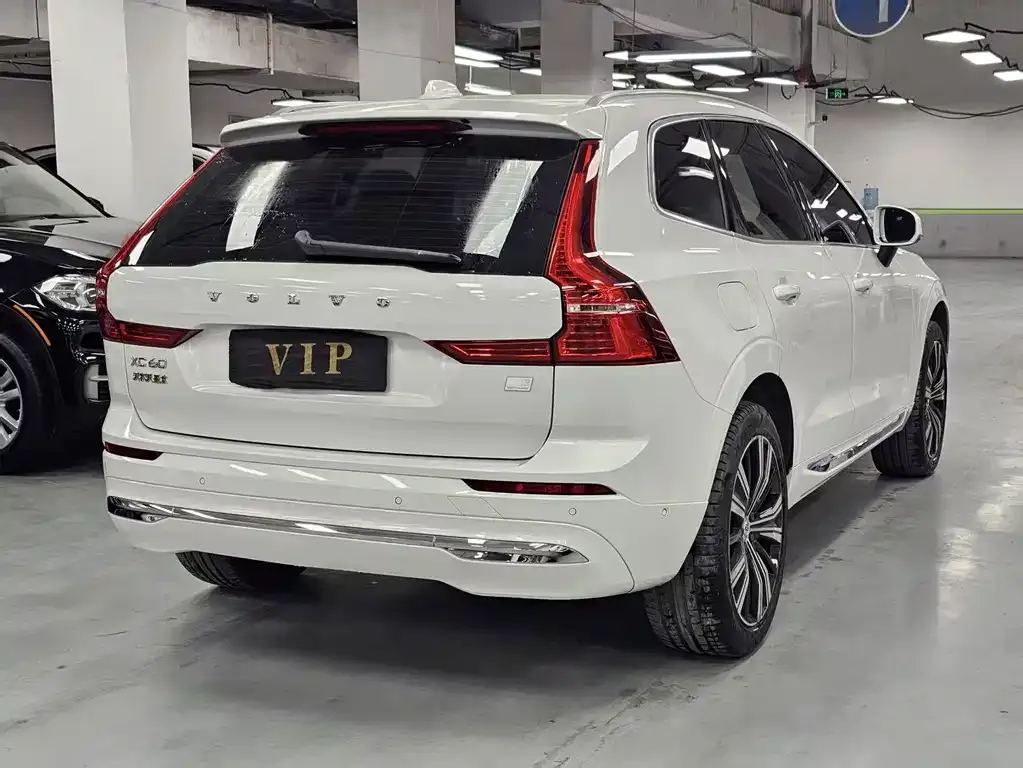 Volvo XC60 PHEV — фото 4