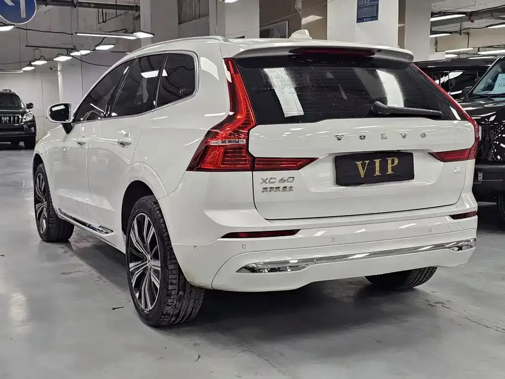 Volvo XC60 PHEV — фото 7