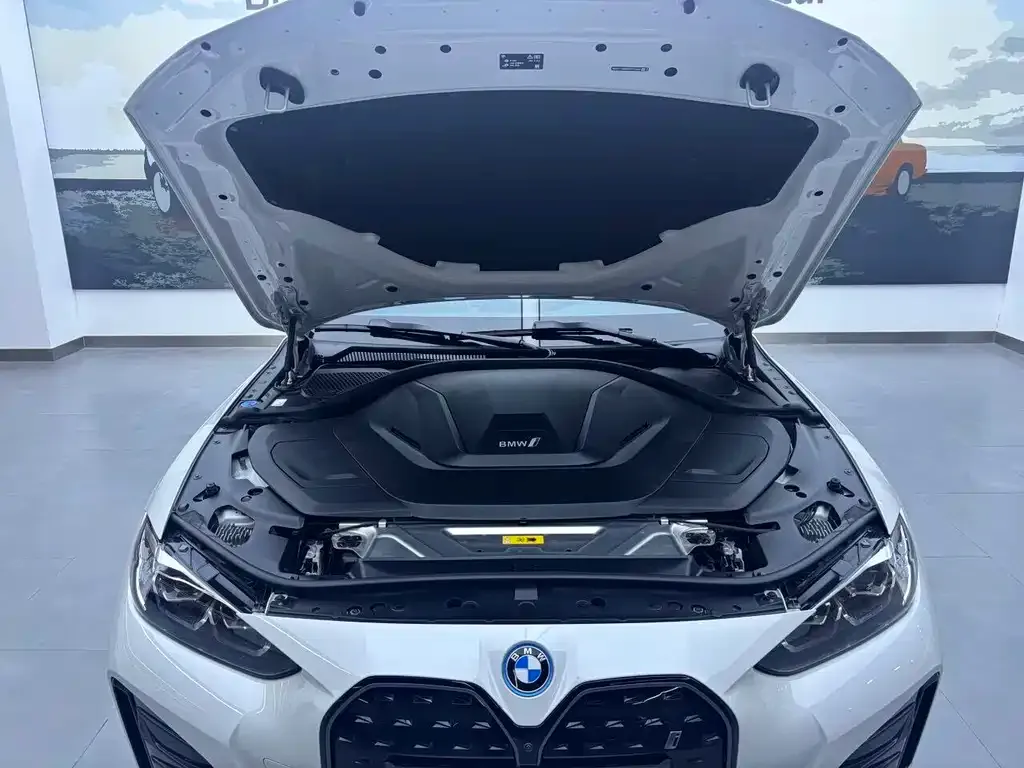BMW i4 — фото 6