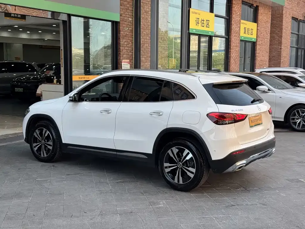 Mercedes-Benz GLA — фото 10