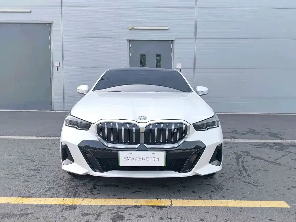 BMW i5 — фото 1