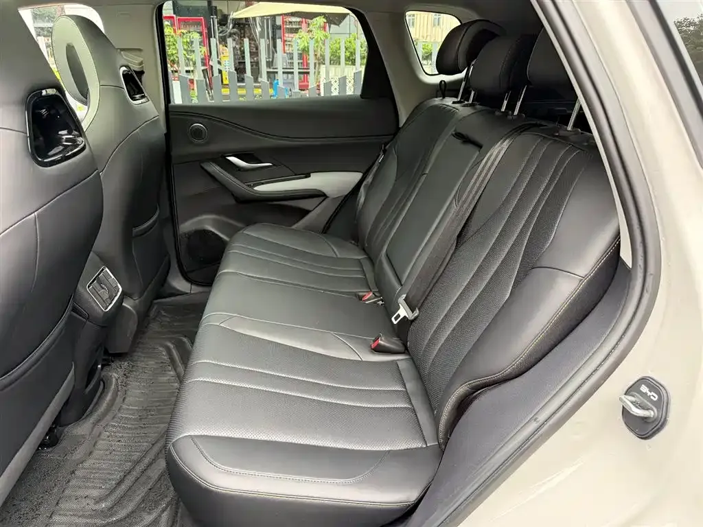 BYD Seal 05 DM-i — фото 10