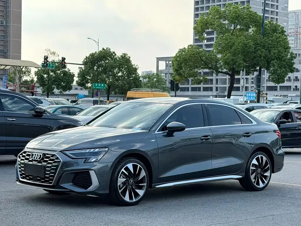 Audi A3 — фото 1