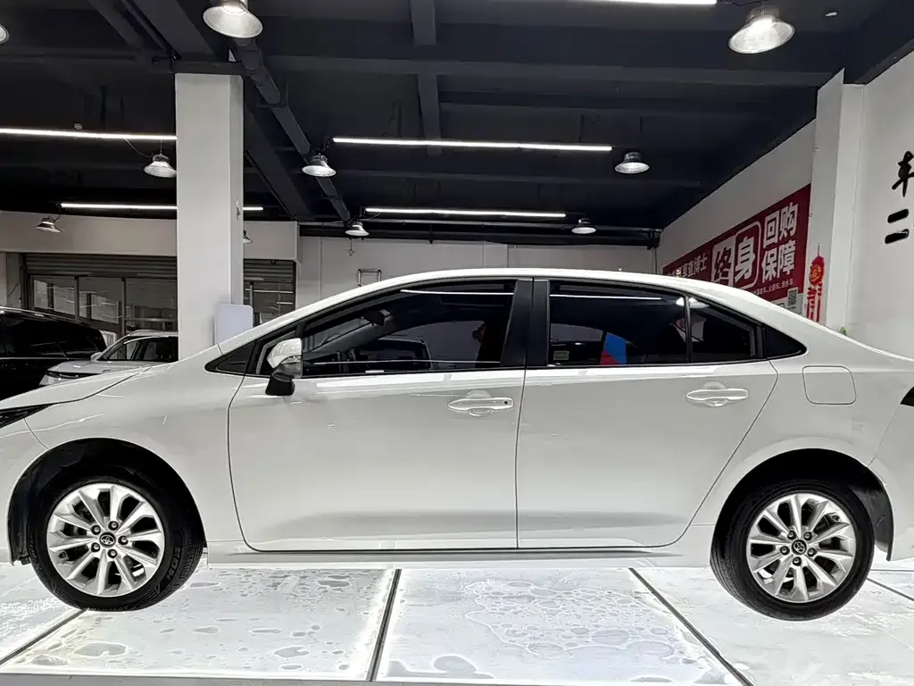 Toyota Corolla — фото 6